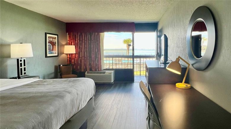 <b>Quality Inn & Suites a Gulf Breeze Room</b>. Images powered by <a href="https://iceportal.shijigroup.com/" title="IcePortal" target="_blank">IcePortal</a>.