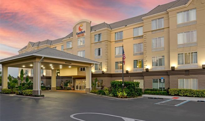 Comfort Suites Near Universal Orlando Exterior