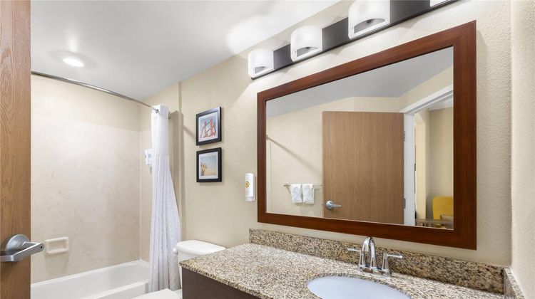 Comfort Suites Near Universal Orlando Suite