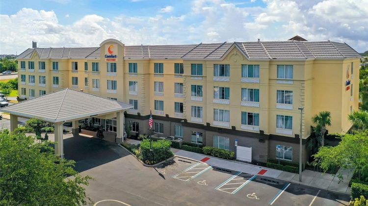 Comfort Suites Near Universal Orlando Exterior