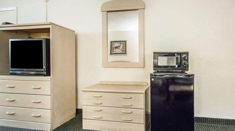 Rodeway Inn Room