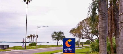 Comfort Suites Clearwater-Dunedin Exterior