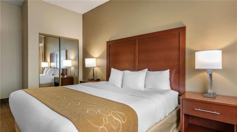 <b>Comfort Suites Sawgrass Suite</b>. Images powered by <a href="https://iceportal.shijigroup.com/" title="IcePortal" target="_blank">IcePortal</a>.