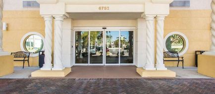 Comfort Inn & Suites Exterior