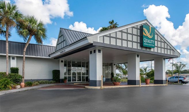 Quality Inn & Suites & Conference Center Exterior