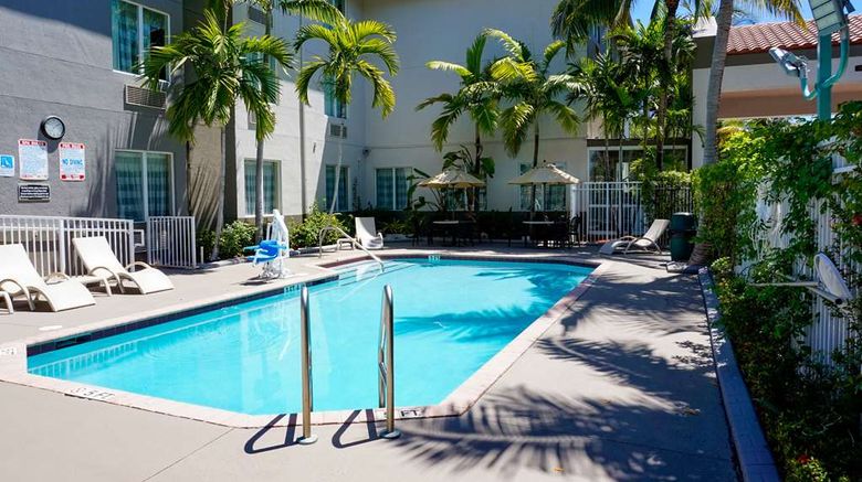 <b>Sleep Inn & Suites Pool</b>. Images powered by <a href="https://iceportal.shijigroup.com/" title="IcePortal" target="_blank">IcePortal</a>.