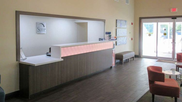Sleep Inn & Suites Lobby