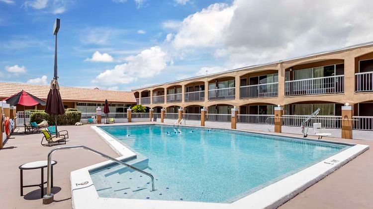 Quality Inn Pool