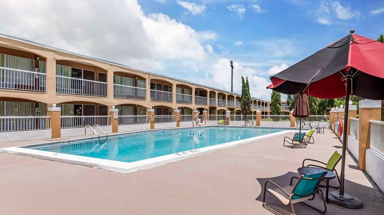 Quality Inn Pool