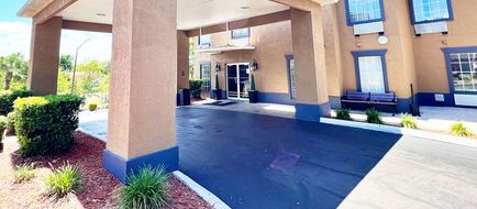 Quality Inn Exterior