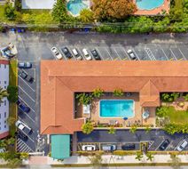 Quality Inn & Suites Hollywood Blvd Exterior