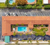 Quality Inn & Suites Hollywood Blvd Exterior
