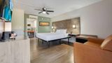 Quality Inn & Suites Hollywood Blvd Room