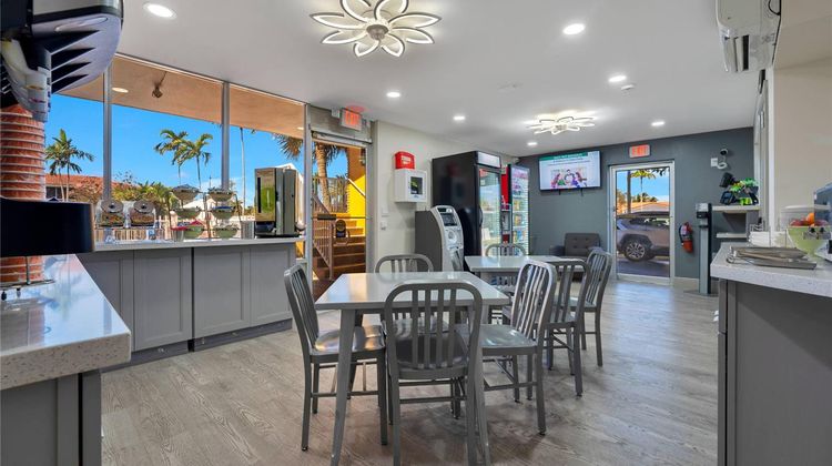 Quality Inn & Suites Hollywood Blvd Restaurant