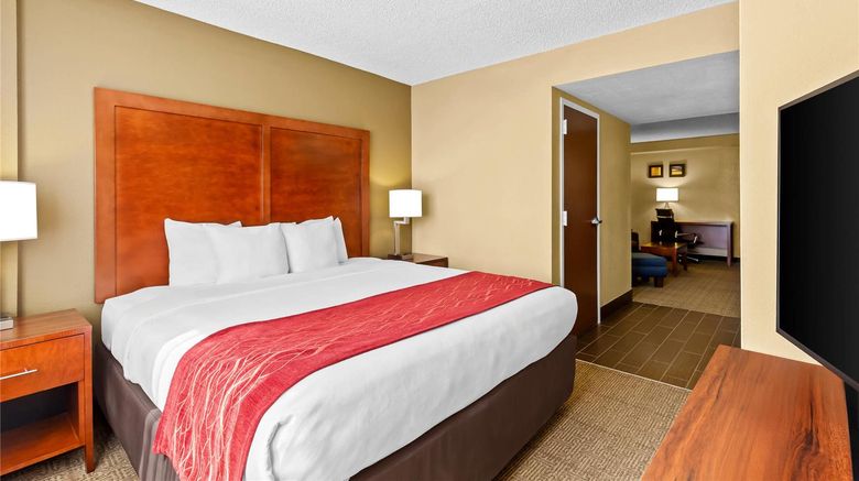 <b>Comfort Inn & Suites Suite</b>. Images powered by <a href="https://iceportal.shijigroup.com/" title="IcePortal" target="_blank">IcePortal</a>.