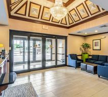 Comfort Inn & Suites Lobby