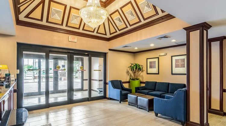 Comfort Inn & Suites Lobby
