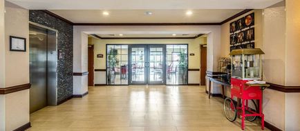 Comfort Inn & Suites Lobby