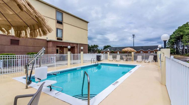 Comfort Inn & Suites Pool