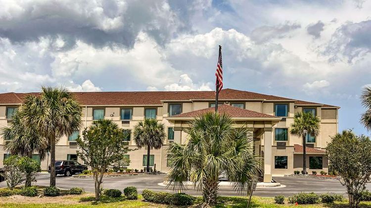 Comfort Inn & Suites Exterior
