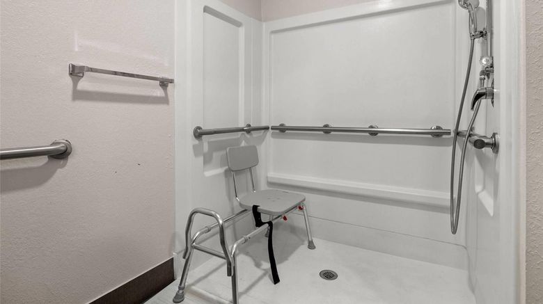 <b>Clarion Pointe Room</b>. Images powered by <a href="https://iceportal.shijigroup.com/" title="IcePortal" target="_blank">IcePortal</a>.