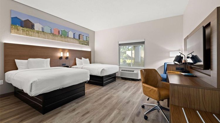 Clarion Pointe Room