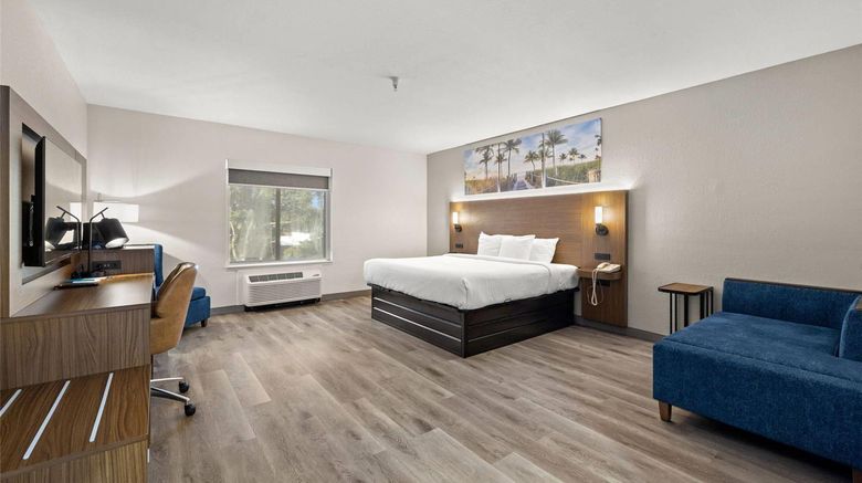 <b>Clarion Pointe Suite</b>. Images powered by <a href="https://iceportal.shijigroup.com/" title="IcePortal" target="_blank">IcePortal</a>.