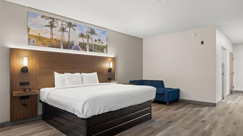 <b>Clarion Pointe Suite</b>. Images powered by <a href="https://iceportal.shijigroup.com/" title="IcePortal" target="_blank">IcePortal</a>.