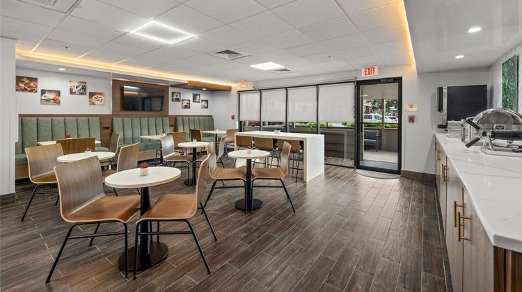 Clarion Pointe Restaurant