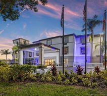 Clarion Pointe Exterior