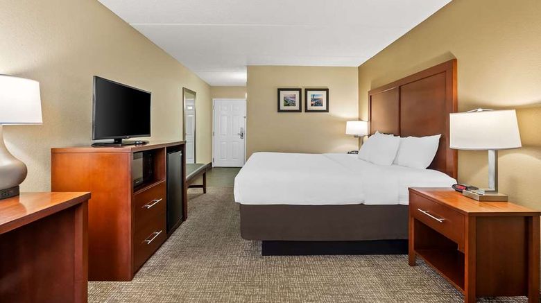 <b>Comfort Inn & Suites Room</b>. Images powered by <a href="https://iceportal.shijigroup.com/" title="IcePortal" target="_blank">IcePortal</a>.