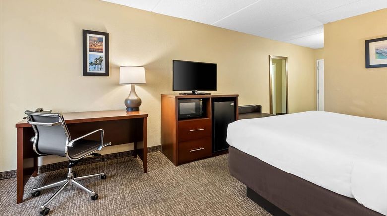 <b>Comfort Inn & Suites Room</b>. Images powered by <a href="https://iceportal.shijigroup.com/" title="IcePortal" target="_blank">IcePortal</a>.