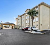 Comfort Inn & Suites Exterior