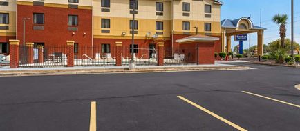 Comfort Inn & Suites Exterior