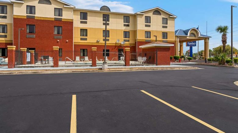<b>Comfort Inn & Suites Exterior</b>. Images powered by <a href="https://iceportal.shijigroup.com/" title="IcePortal" target="_blank">IcePortal</a>.