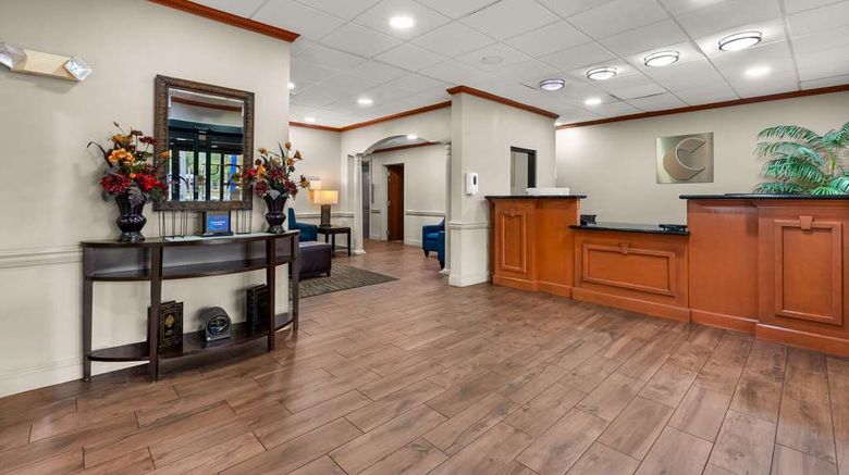 <b>Comfort Inn & Suites Lobby</b>. Images powered by <a href="https://iceportal.shijigroup.com/" title="IcePortal" target="_blank">IcePortal</a>.