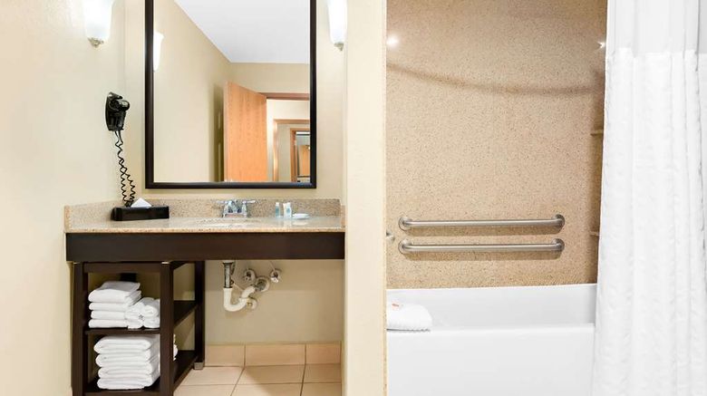 <b>Comfort Suites Room</b>. Images powered by <a href="https://iceportal.shijigroup.com/" title="IcePortal" target="_blank">IcePortal</a>.
