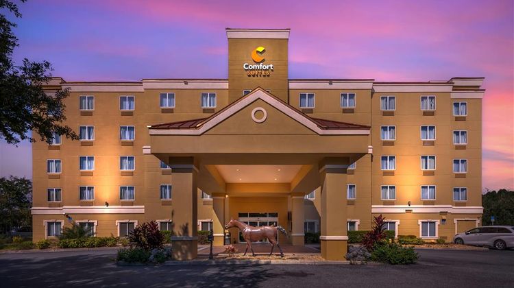 Comfort Suites Exterior