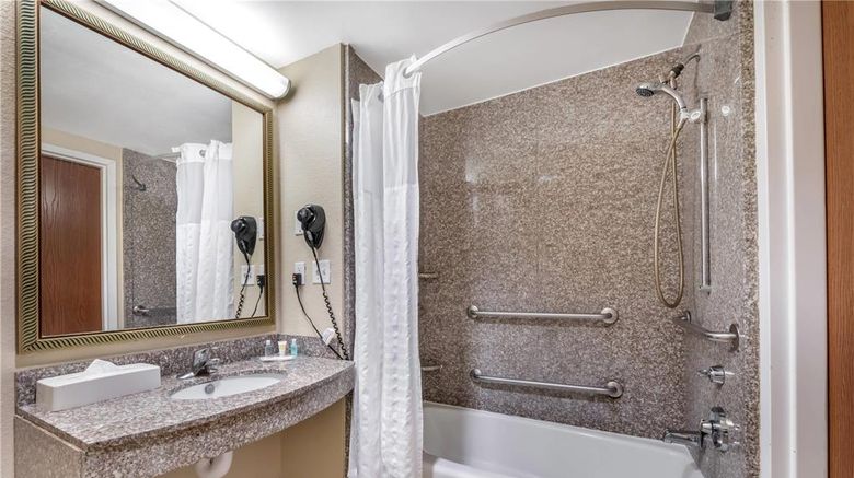 <b>Comfort Suites Room</b>. Images powered by <a href="https://iceportal.shijigroup.com/" title="IcePortal" target="_blank">IcePortal</a>.