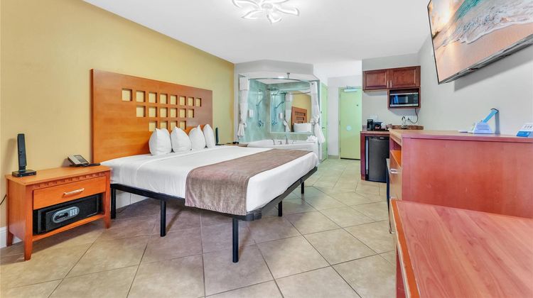 Rodeway Inn & Suites Airport Cruise Port Suite