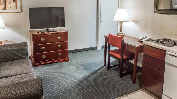Suburban Studios Near University Room