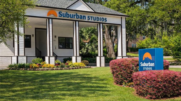 Suburban Studios Near University Exterior