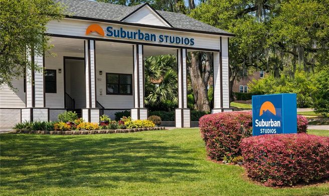 Suburban Studios Near University Exterior