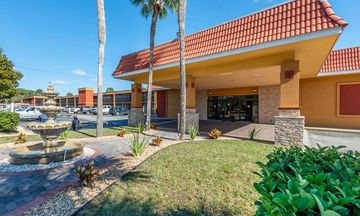 Quality Inn & Suites Riverfront