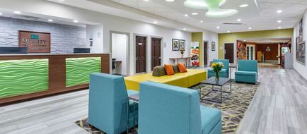 Quality Inn & Suites Riverfront Lobby