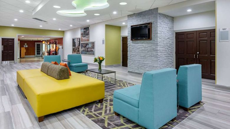 <b>Quality Inn & Suites Riverfront Lobby</b>. Images powered by <a href="https://iceportal.shijigroup.com/" title="IcePortal" target="_blank">IcePortal</a>.