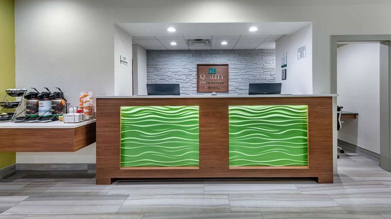 <b>Quality Inn & Suites Riverfront Lobby</b>. Images powered by <a href="https://iceportal.shijigroup.com/" title="IcePortal" target="_blank">IcePortal</a>.