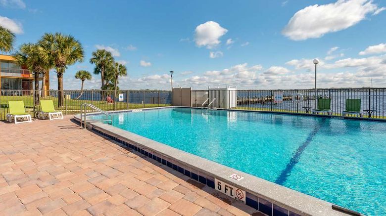 <b>Quality Inn & Suites Riverfront Pool</b>. Images powered by <a href="https://iceportal.shijigroup.com/" title="IcePortal" target="_blank">IcePortal</a>.