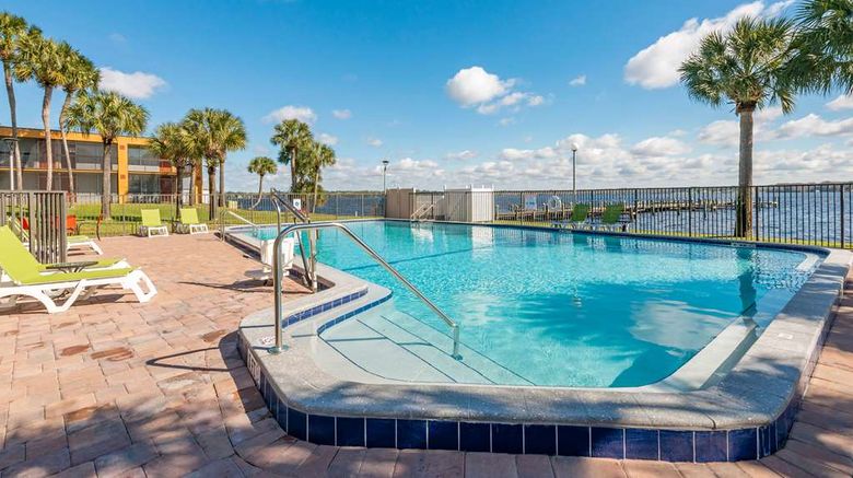 <b>Quality Inn & Suites Riverfront Pool</b>. Images powered by <a href="https://iceportal.shijigroup.com/" title="IcePortal" target="_blank">IcePortal</a>.