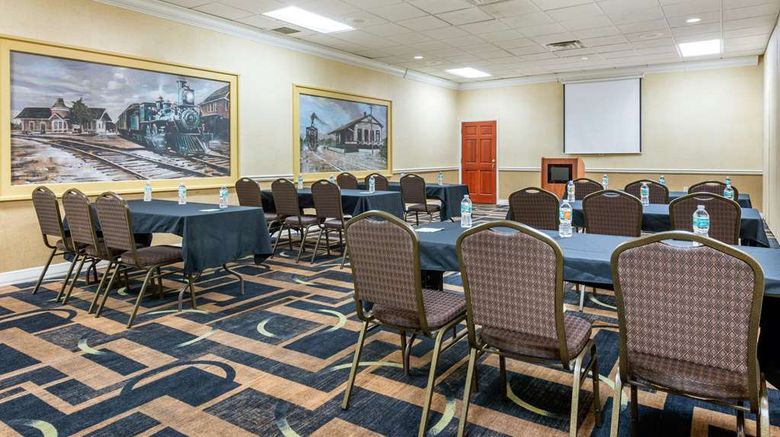 <b>Quality Inn & Suites Riverfront Meeting</b>. Images powered by <a href="https://iceportal.shijigroup.com/" title="IcePortal" target="_blank">IcePortal</a>.